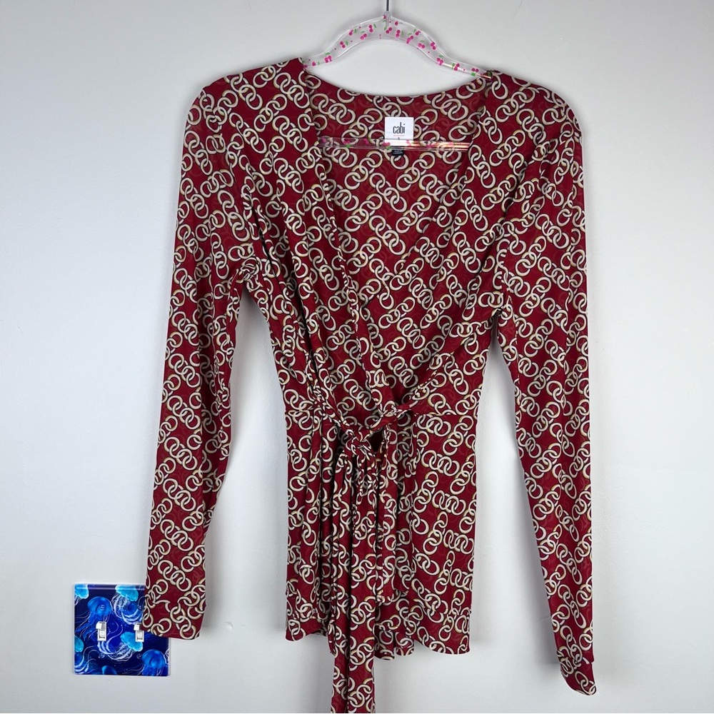 CAbi 3951 Ringleader Wrap Stretch LS Signet Chain Print Blouse Top Small Fall